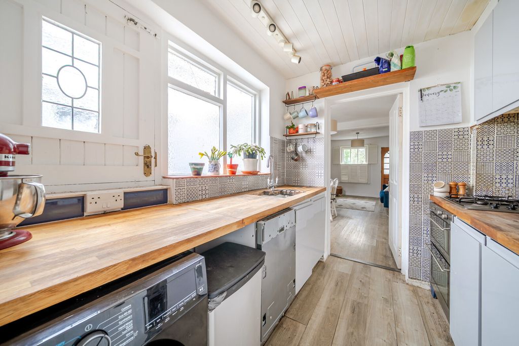 Property photo 2 of 14 1403276-16-6978A9...