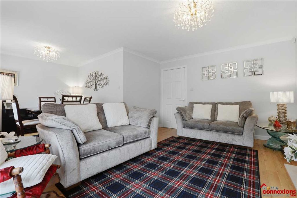 Property photo 3 of 28 Open Plan Lounge Dining (2)