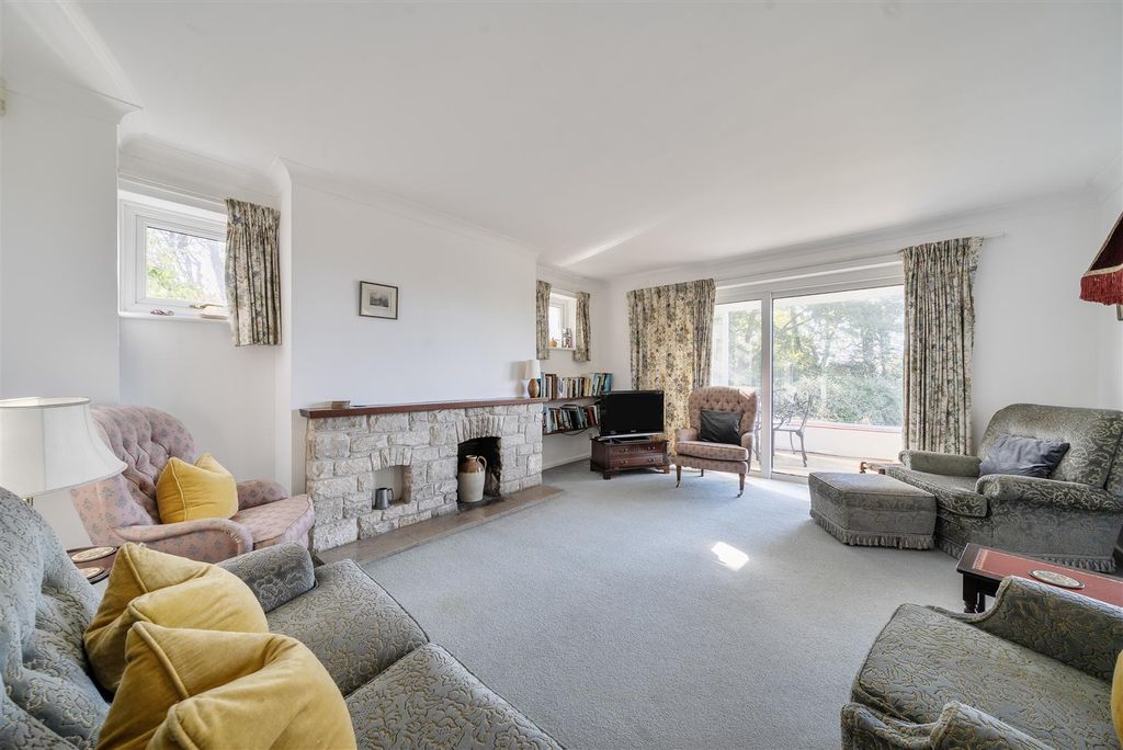 Property photo 2 of 22 Sitting Room