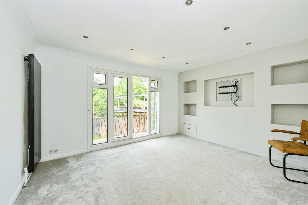 Property photo 2 of 18 Pbox-Img.Jpg