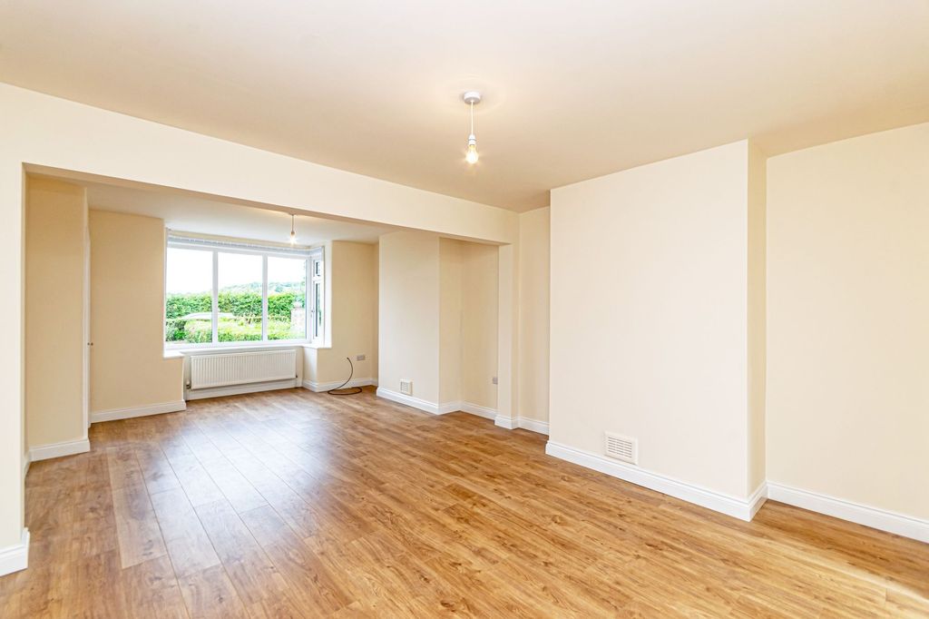 Property photo 2 of 27