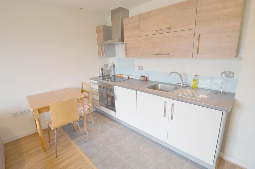 Property photo 3 of 5 Windsor Court