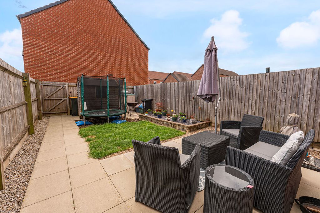 3 bed semi-detached house for saleRedshank Walk, Newport NP19