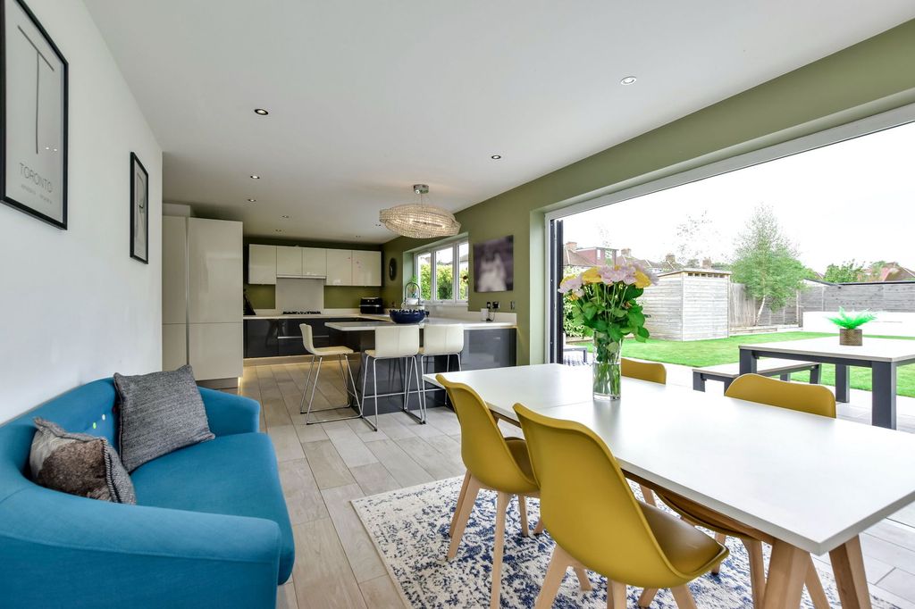 Property photo 2 of 25