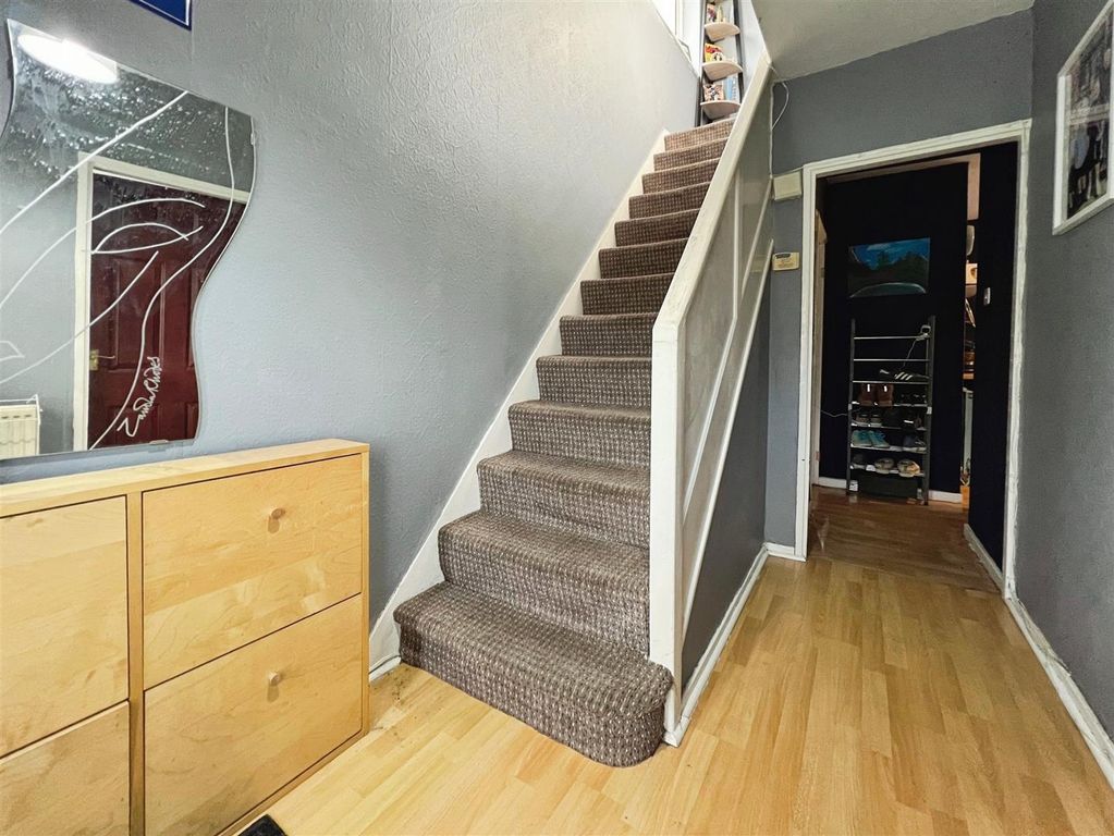 Property photo 2 of 22 Entrance Hall