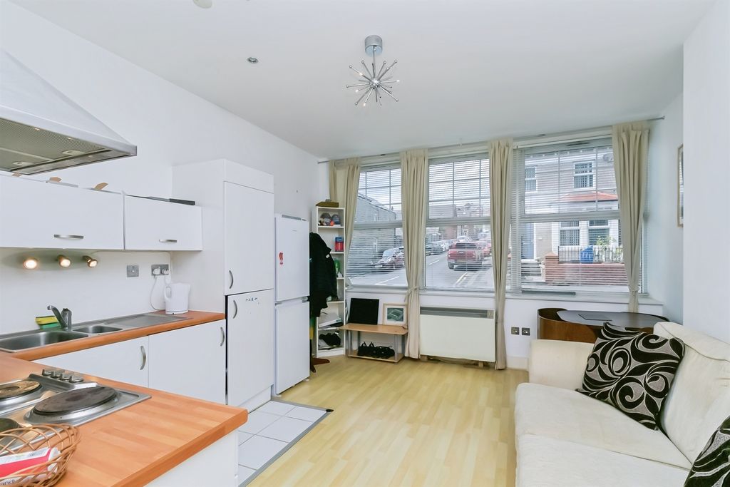 Property photo 2 of 13