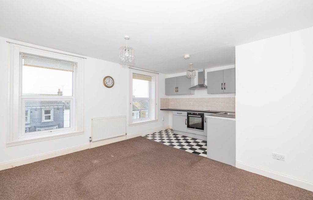 Property photo 2 of 12 Picture No. 18