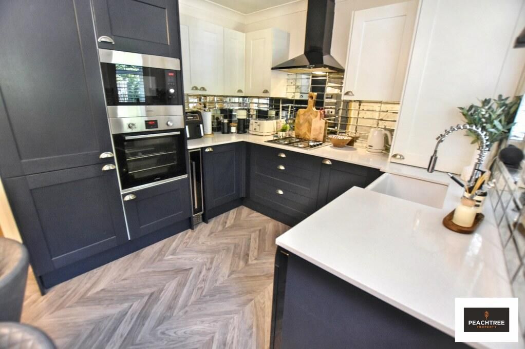 Property photo 3 of 26 Kitchen