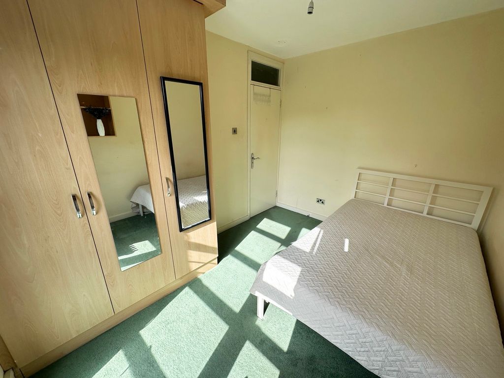Property photo 3 of 19 Room A