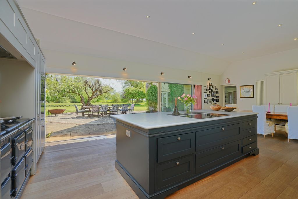 Property photo 2 of 27 Image