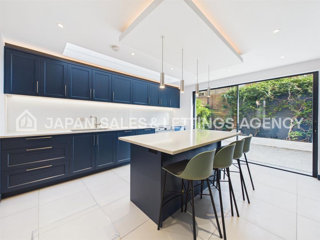 Property photo 1 of 13 Cam04401G0-Pr0167-Still002.Jpg