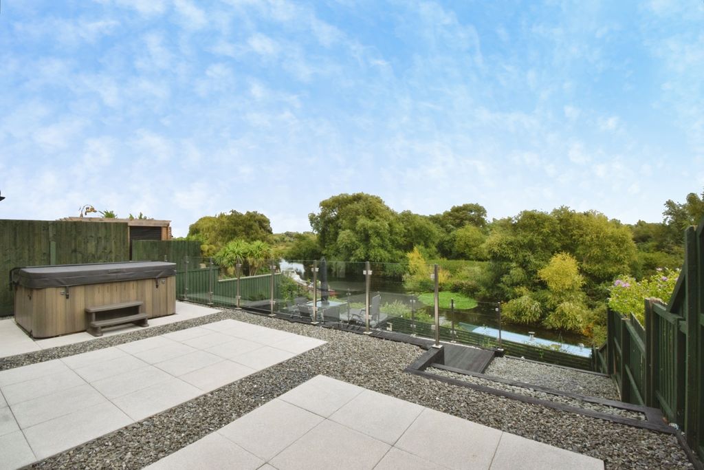 Property photo 1 of 27 Pbox-Img.Jpg