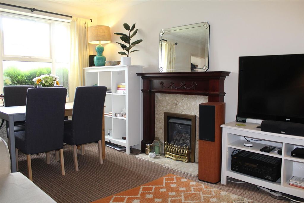 Property photo 3 of 8 36 Murden Lounge 2.Jpg