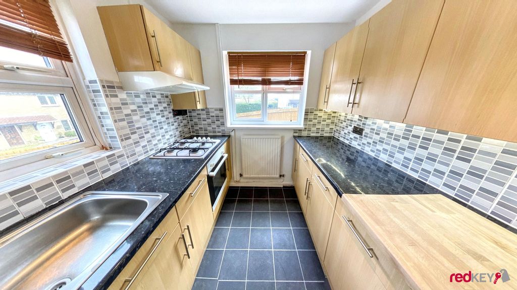 Property photo 3 of 8 Kitchen