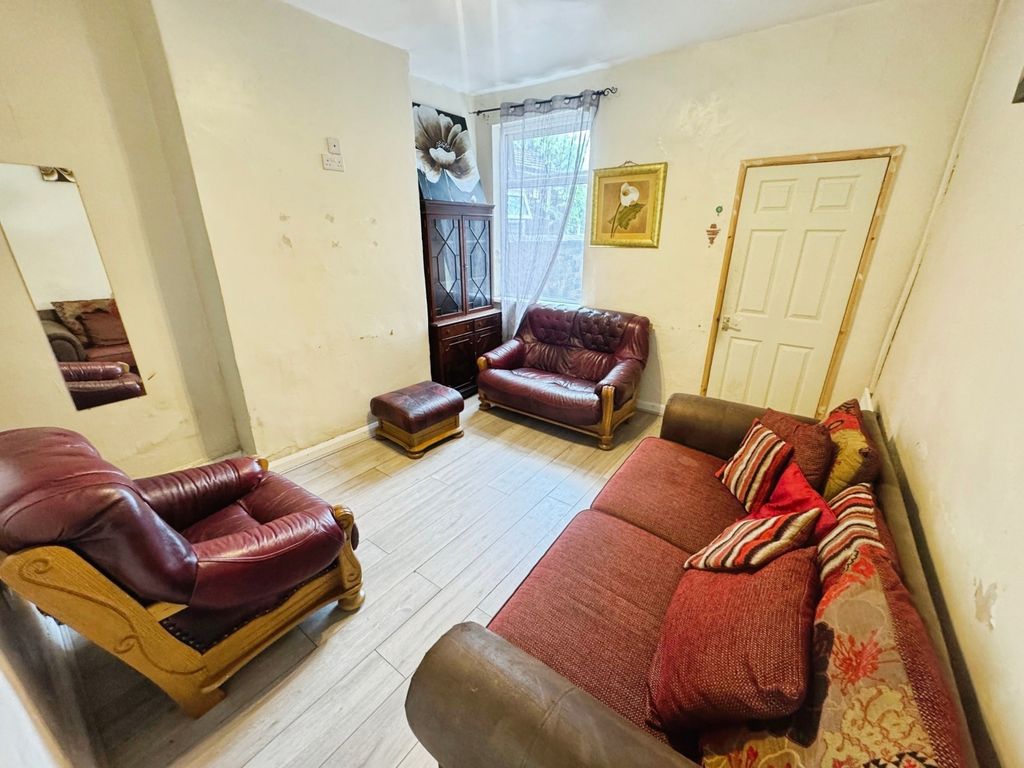Property photo 3 of 10 Living Room