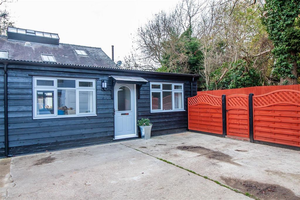 Property photo 1 of 6 Front.Jpg