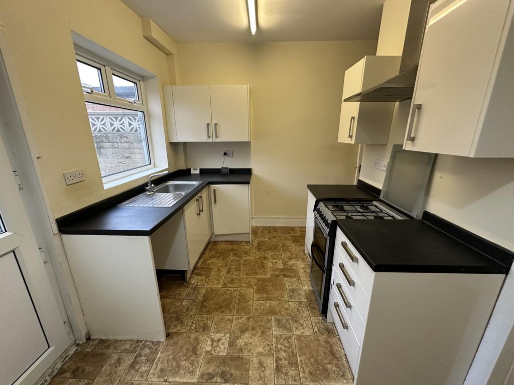 Property photo 1 of 6 Kitchen