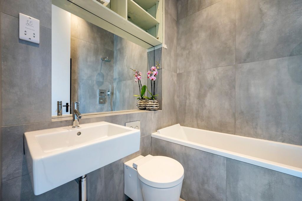 Property photo 3 of 28