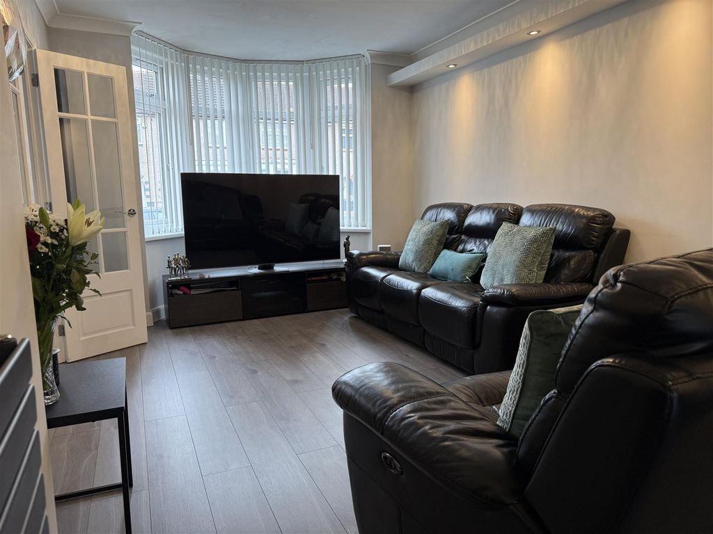 Property photo 3 of 19 Lounge Dining Room