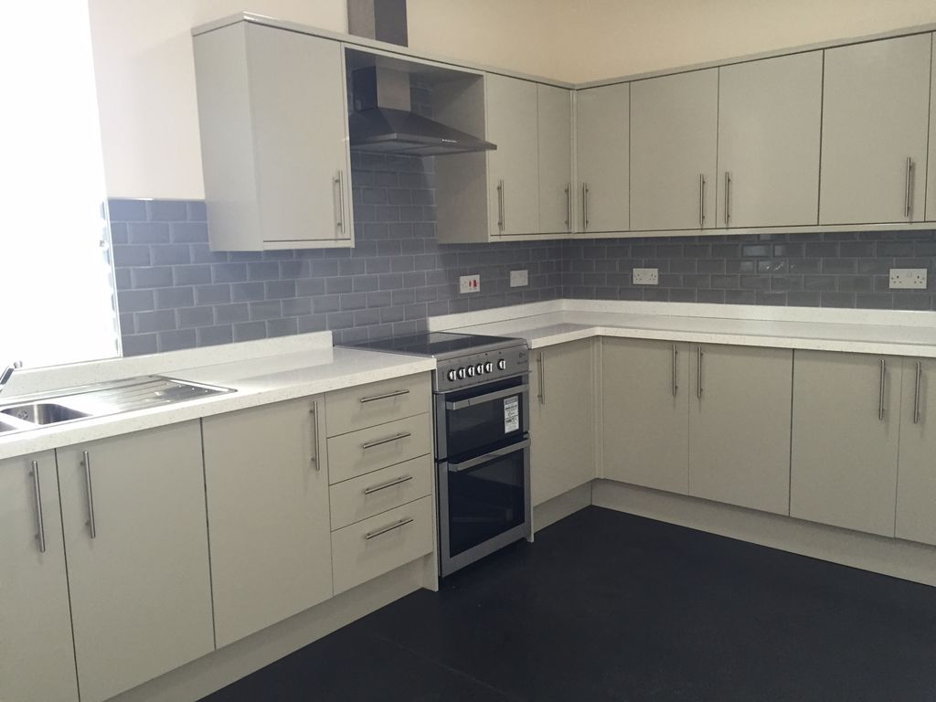 Property photo 1 of 8 Kitchen