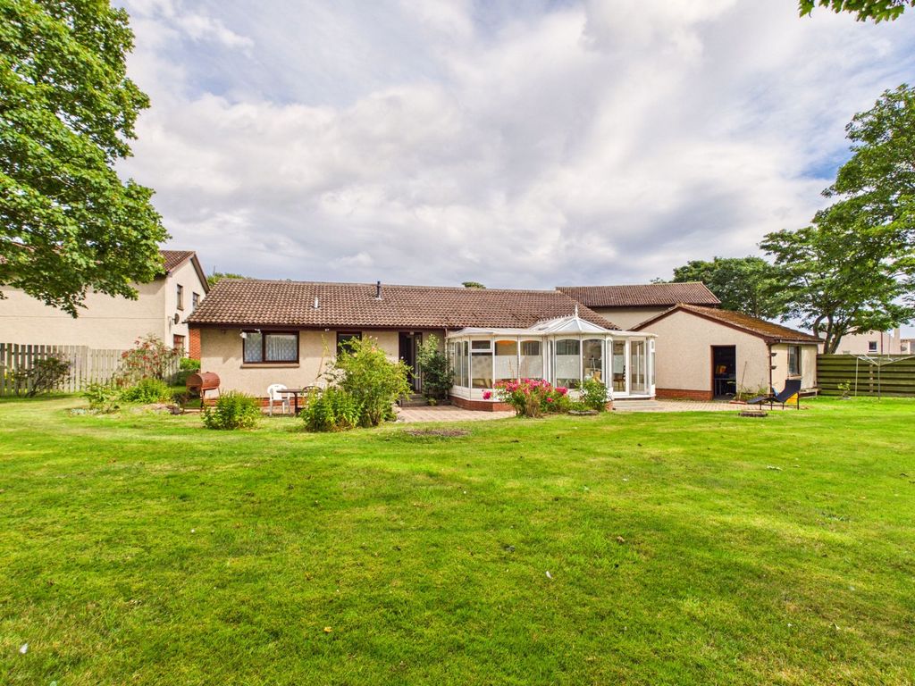 Property photo 1 of 24 32 Loirston Manor