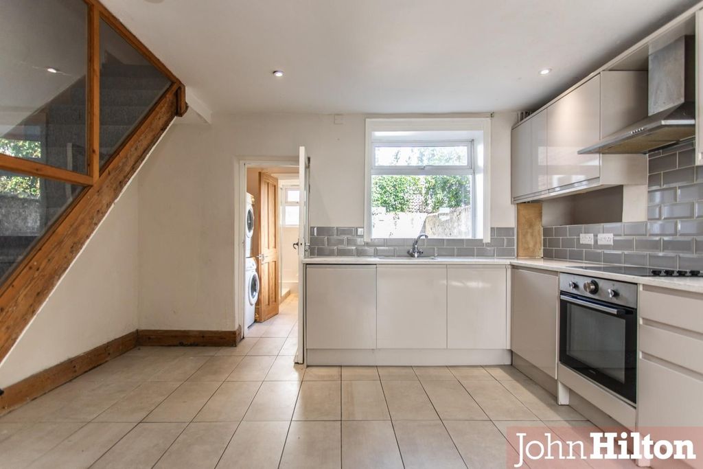 Property photo 2 of 13 Edinburgh Road-23.Jpg