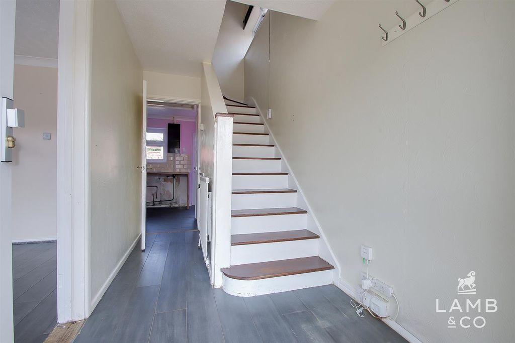 Property photo 2 of 14 Entrance Hall