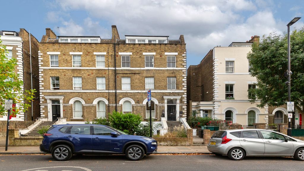 Property photo 1 of 10 Flat D, 11 Aubert Park, Highbury, London, N5 1Tl