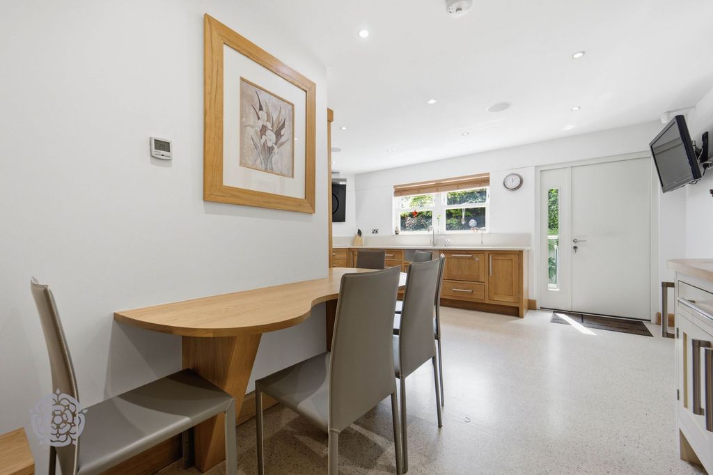 Property photo 2 of 52