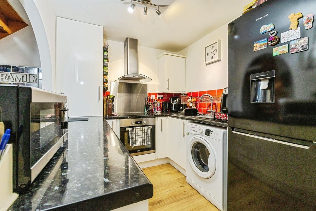 Property photo 3 of 17