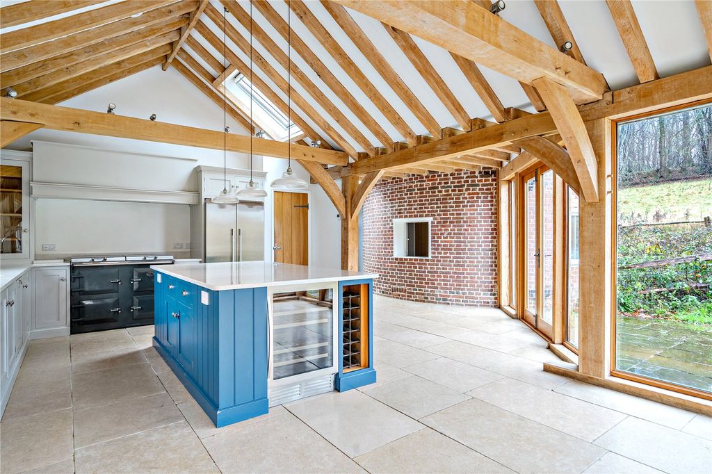 Property photo 3 of 10 Kitchen