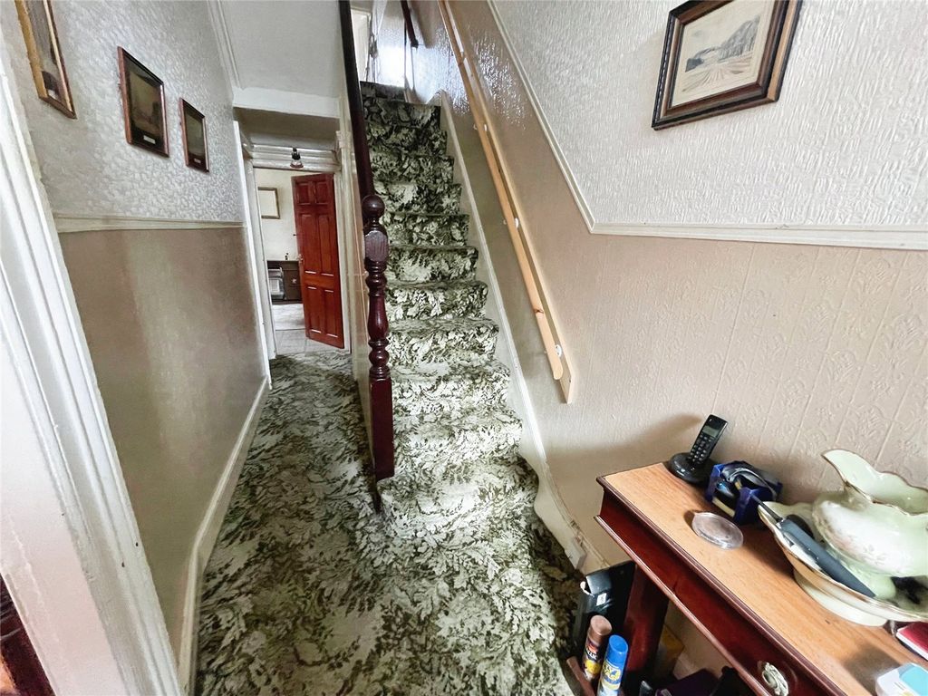 Property photo 2 of 18 Hallway