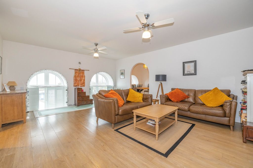 Property photo 2 of 28 Picture 2