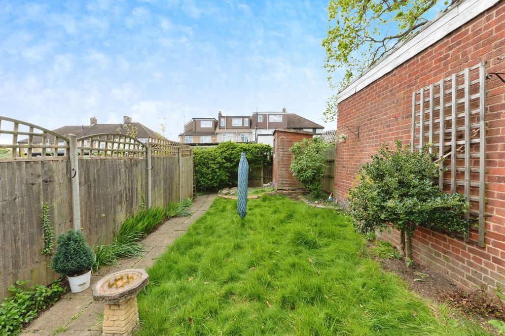 Property photo 3 of 11 Garden