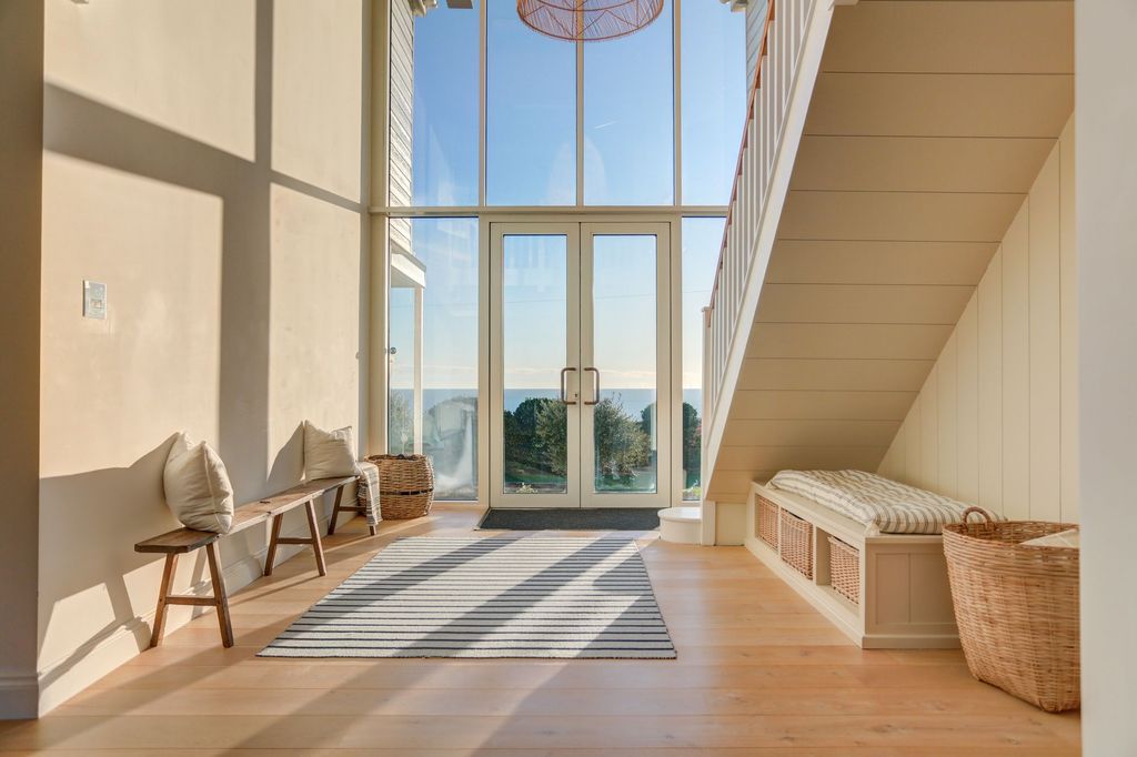 Property photo 2 of 32