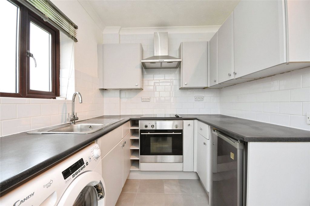 Property photo 2 of 14 Kitchen