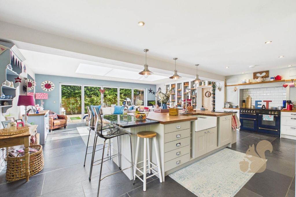 Property photo 2 of 46 Cam01659G0-Pr0787-Still009.Jpg