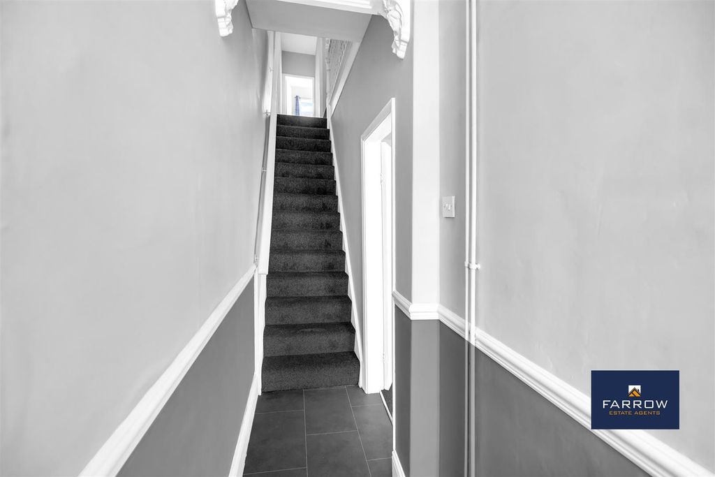 Property photo 2 of 24 Hallway