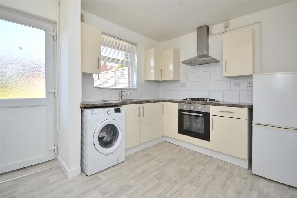 Property photo 2 of 11 Kitchen/Dining Room