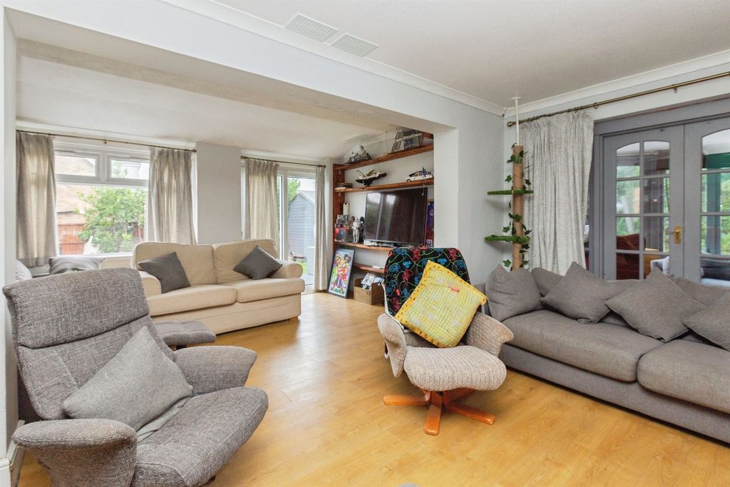 Property photo 3 of 17