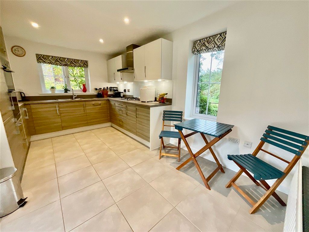 Property photo 2 of 13 Kitchen Breakfast Room