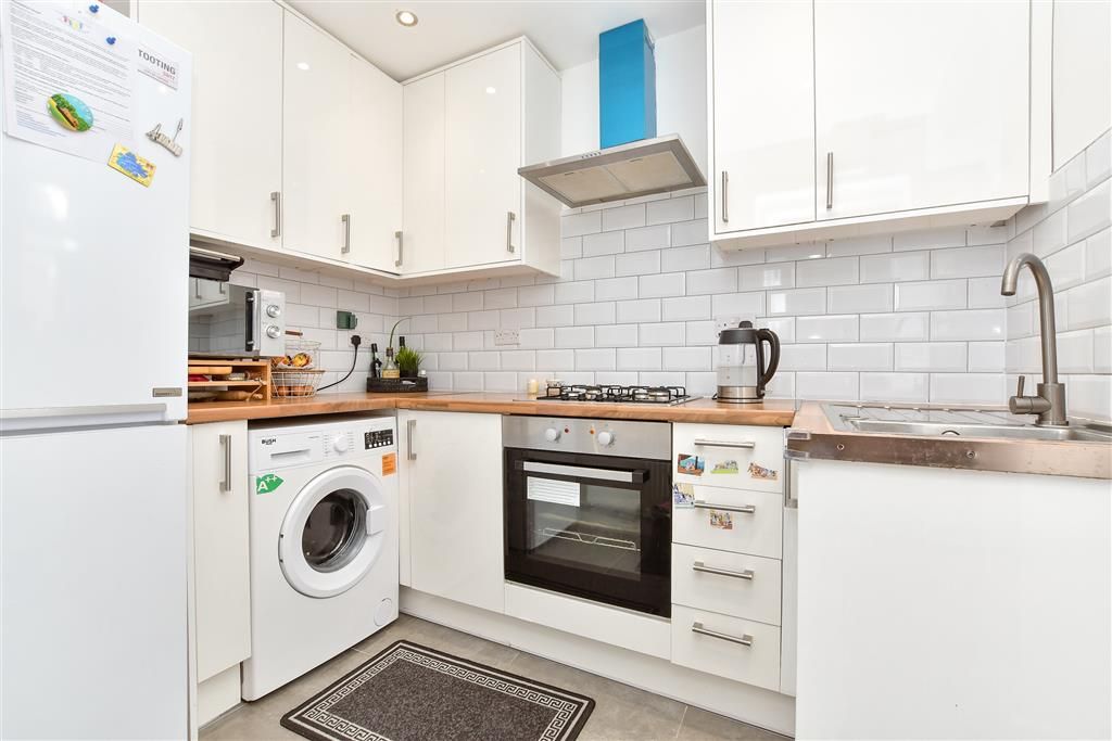 Property photo 3 of 7 Kitchen