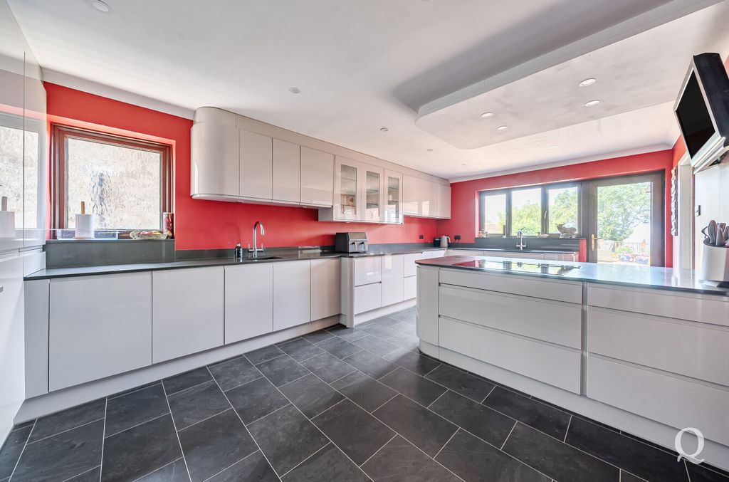 Property photo 3 of 40 1B57B3A8-1475-4d3...
