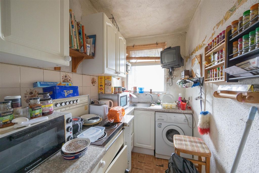 Property photo 3 of 5 Kitchen