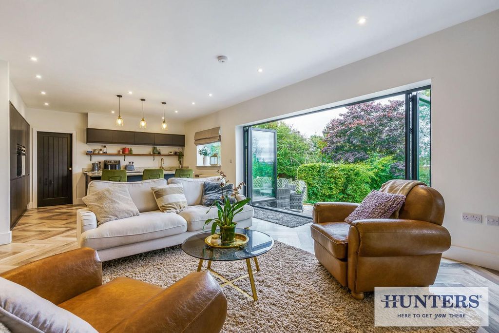 Property photo 2 of 32 98485_18-Belmont-Grove-Rawdon (6) - Copy_Low.Jpg