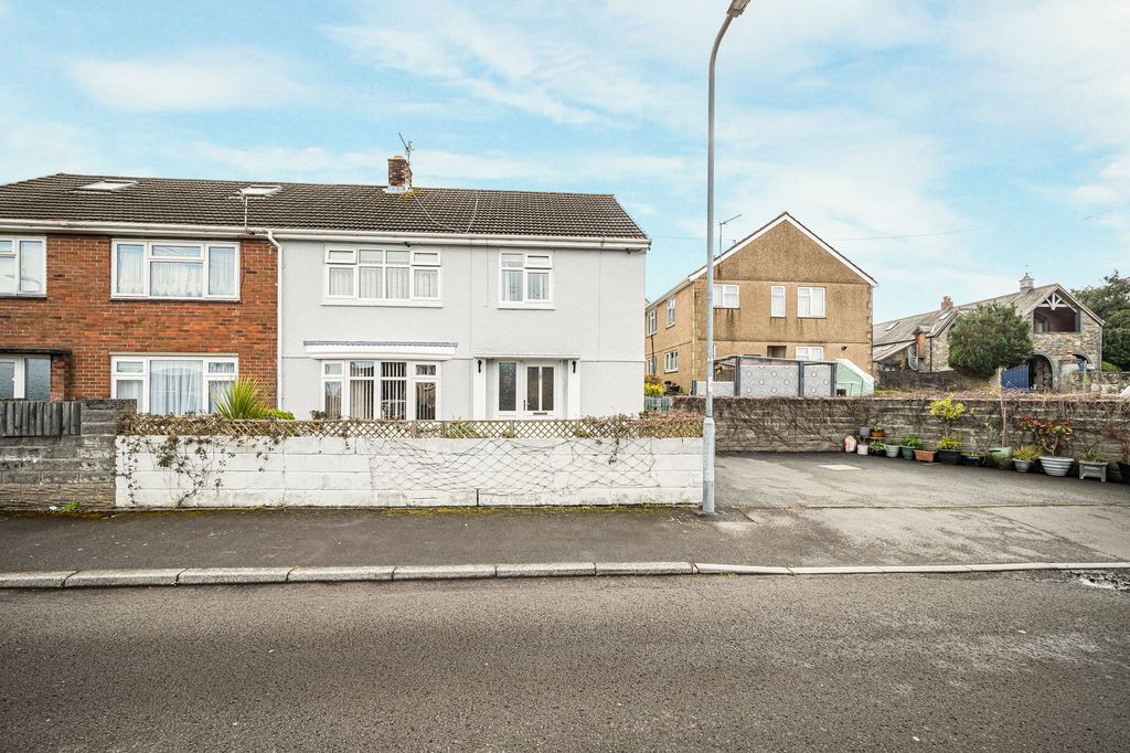 Property photo 1 of 32