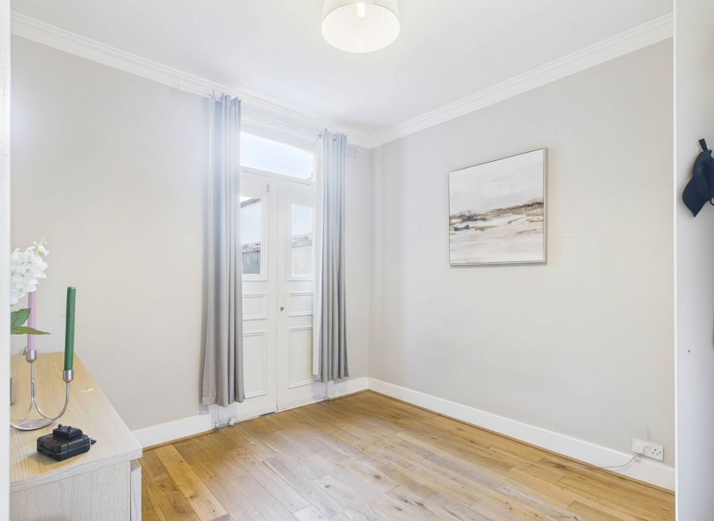 Property photo 3 of 10 Living Room