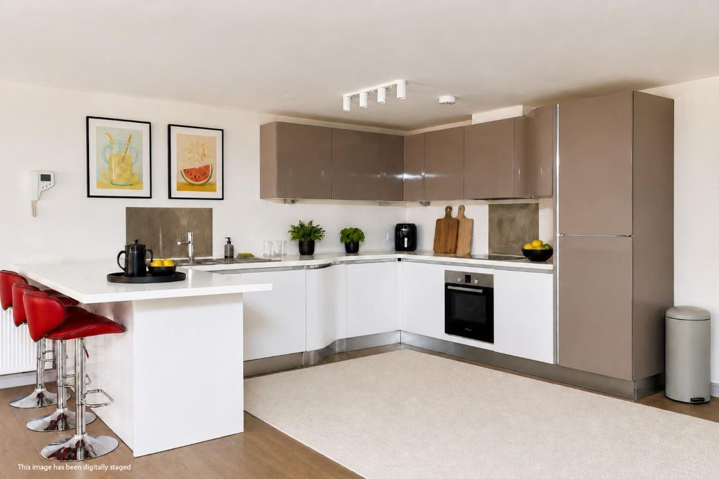 Property photo 3 of 17 Kitchen.Jpg