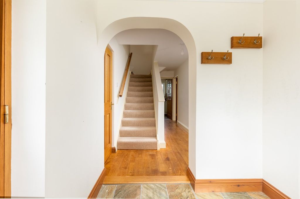 Property photo 3 of 32