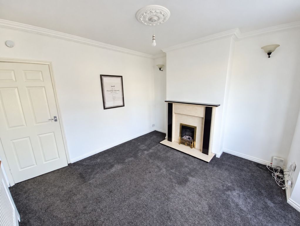 Property photo 2 of 16 Lounge2
